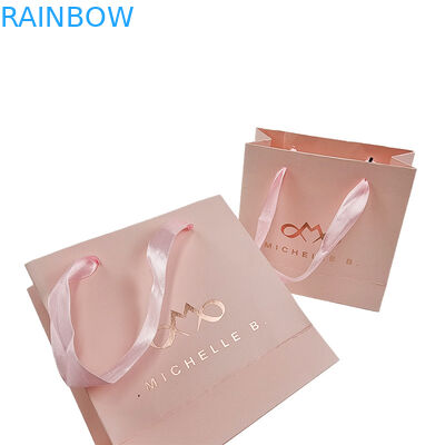 কাস্টম প্রিন্ট লোগো মার্জিত সাদা কালো উপহার কাগজ ব্যাগ বিলাসবহুল পোশাক বুটিক কাগজ শপিং ব্যাগ রিবন হ্যান্ডেল সহ