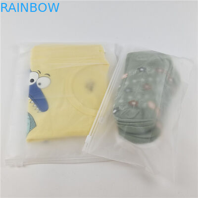 কারখানা পাইকারি স্বচ্ছ প্লাস্টিক টি-শার্ট পোশাক প্যাকেজিং ব্যাগ স্লাইডিং জিপার এবং হুক সঙ্গে