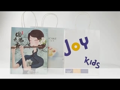 হ্যান্ডেল সহ কাগজের ব্যাগ।