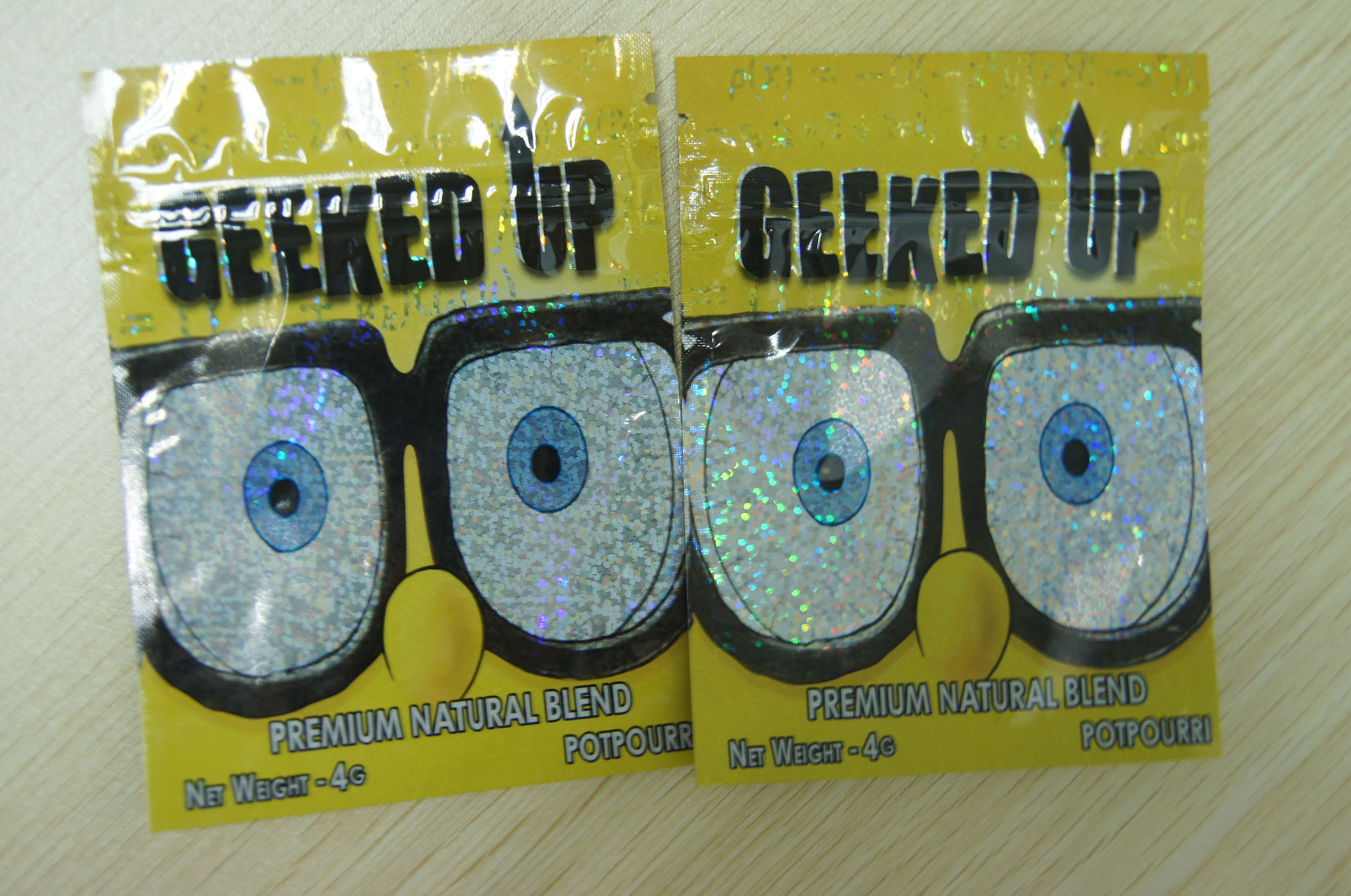 জিপলক হার্বাল ধূপ প্যাকেজিং 4 জি লেজার ফিল্ম প্লাস্টিকের ইউপি হলুদ