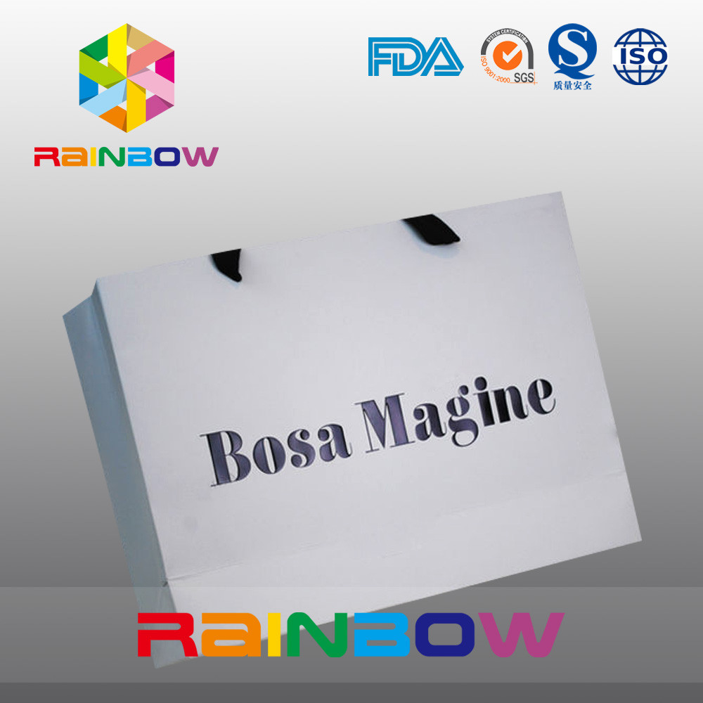 পোশাক প্যাকেজিং জন্য হ্যান্ডেল সঙ্গে ইকো বান্ধব কাস্টমাইজড কাগজ ব্যাগ