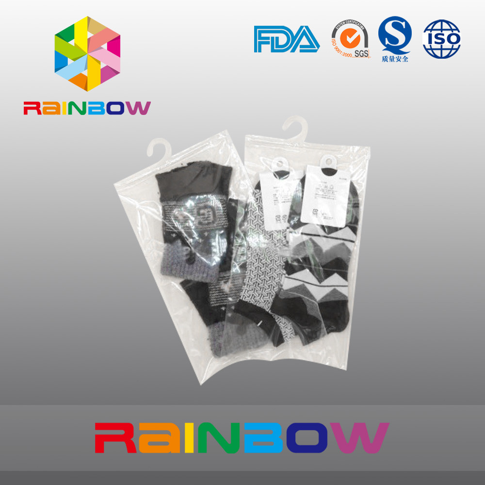 দুধ হোয়াইট পরিষ্কার প্লাস্টিকের পাউচ প্যাকেজিং মোজা জন্য জিপার সঙ্গে হুক ব্যাগ ঝুলন্ত