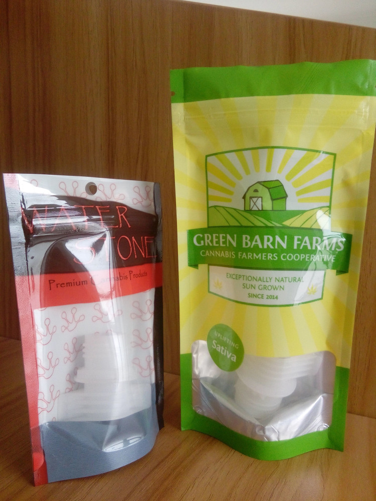 জিপারের সাথে ক্যানাবিস বীজ / ননি ব্যাগ দিয়ে ভরা প্লাস্টিকের কন্টেইনার স্ট্যান্ড করুন