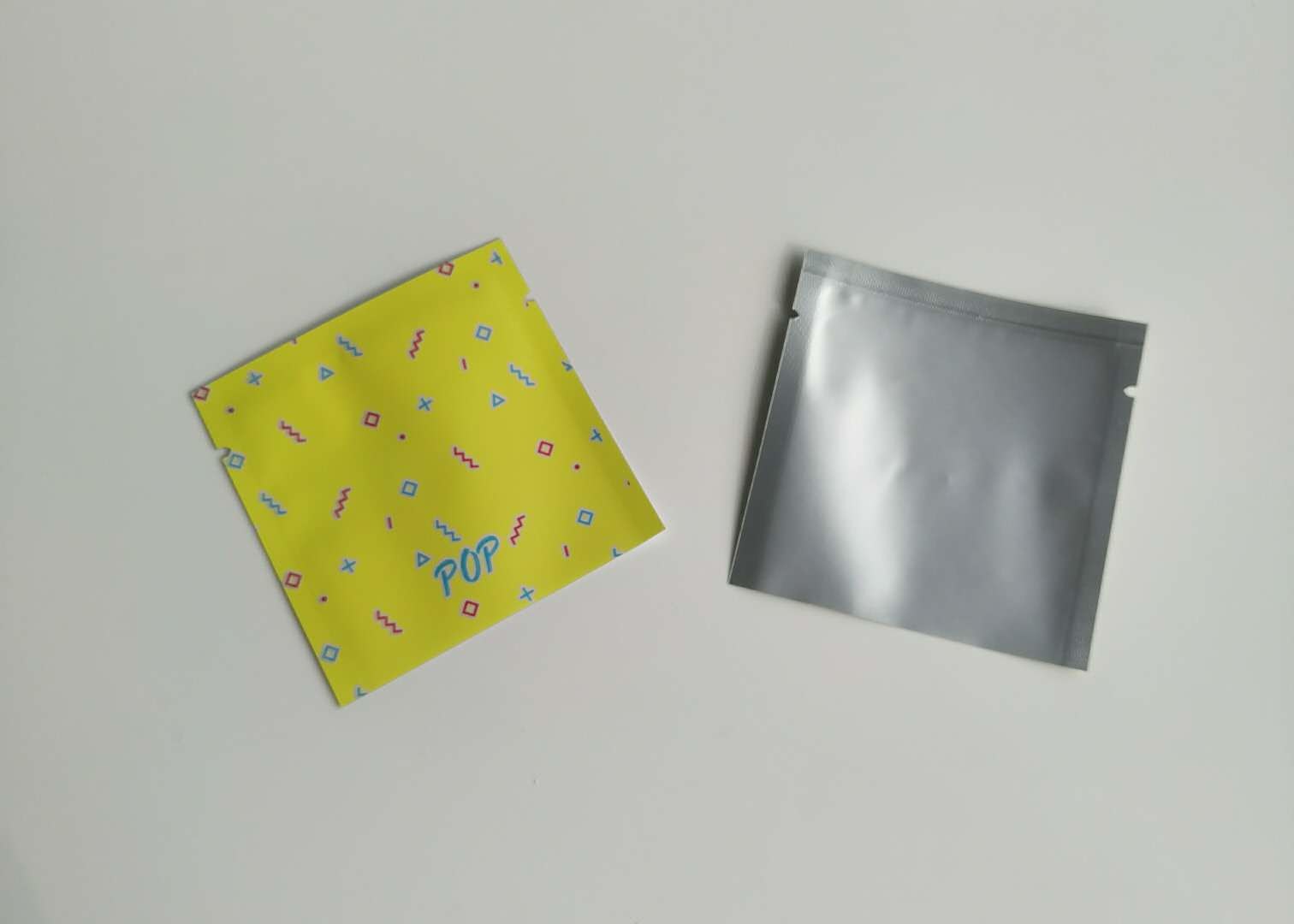 ছোট প্লাস্টিকের পাউচ প্যাকেজিং অ্যালুমিনিয়াম পরিষ্কার উইন্ডো সঙ্গে বেট মাছধরা কীট ব্যাগ স্ট্যান্ড