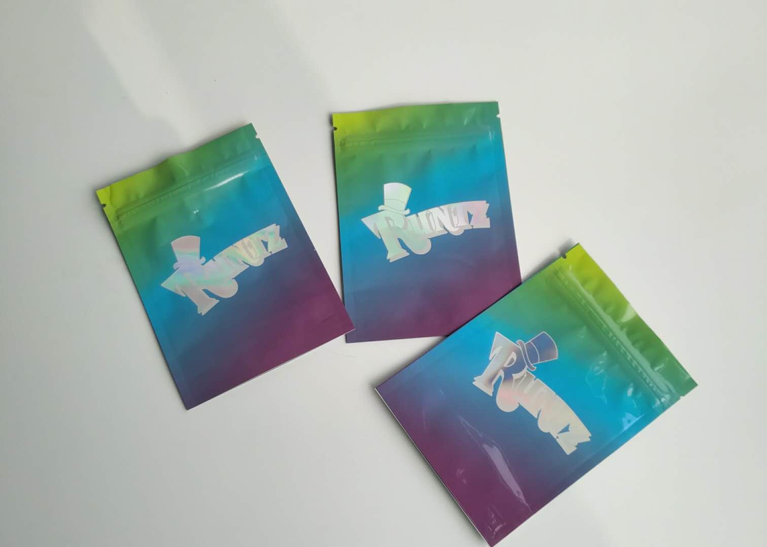 Mylar Holologram অ্যালুমিনিয়াম ফয়েল স্ট্যান্ড পাউন্ড রুটজ ব্যাগ খাদ্যের জন্য 100 মাইক্রন বেধ