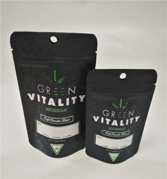 খাদ্য গ্রেড কাস্টমাইজড মুদ্রিত ফয়েল স্তরিত পুনরায় আকারযুক্ত মাইলার জিপলক ডাইপ্যাক সিবিডি ক্যান্ডি স্ট্যান্ড আপ ব্যাগ