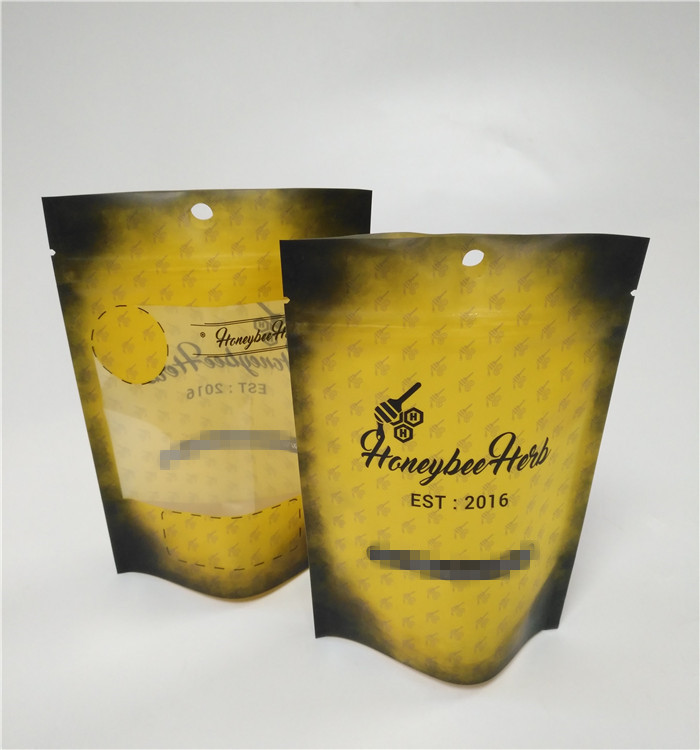 কাস্টম প্রিন্টেড ম্যাট কালো গন্ধের প্রমাণ লেমিনেটেড মাইলার জিপ লক উইড টোবা ডাইপ্যাক ব্যাগ