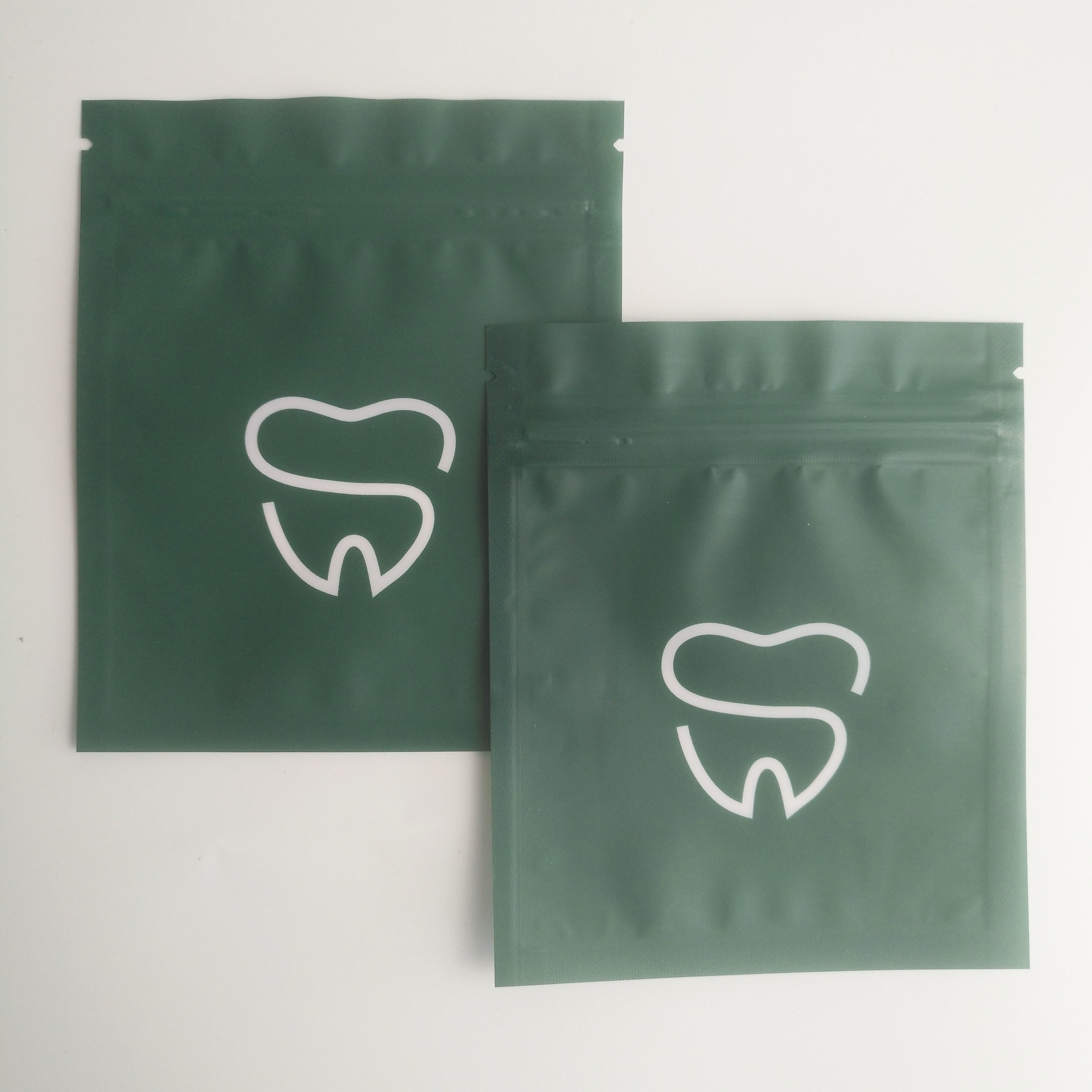 120mic MOPP PE Mylar ম্যাট প্যাকেজিং ব্যাগ Cmyk এক পাশ দিয়ে