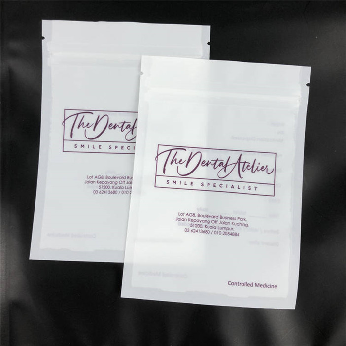 কাস্টম প্রিন্টেড ফ্ল্যাট অ্যালাইনারস মাইলার ম্যাট প্যাকেজিং ব্যাগ একপাশে ক্লিয়ার